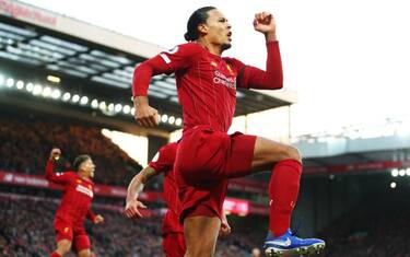 Doppio Van Dijk, Liverpool a +11. Vince ancora Mou