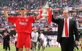 CARDIFF, United Kingdom:  Liverpool manager Raphael Benitez (R) and captain Steven Gerrard lift the FA Cup after Liverpool beat West Ham 3-1 on penalties during the FA Cup final at the Millennium Stadium in Cardiff, 13 May 2006. AFP PHOTO/PAUL ELLIS  (Photo credit should read PAUL ELLIS/AFP via Getty Images)