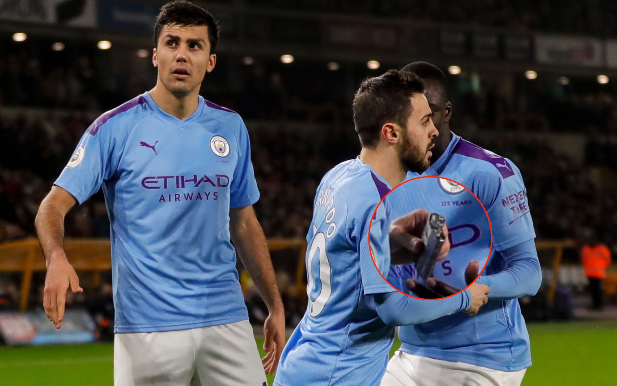 Bernardo Silva raccoglie l'oggetto Bernardo Silva raccoglie la fiaschetta in Wolves-Man City