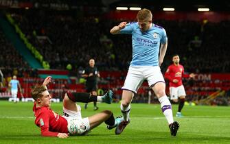 MANCHESTER, ENGLAND - JANUARY 07: Brandon Williams of Manchester United and Kevin De Bruyne of Manchester City during the Carabao Cup Semi Final match between Manchester United and Manchester City at Old Trafford on January 7, 2020 in Manchester, England. (Photo by Robbie Jay Barratt - AMA/Getty Images)