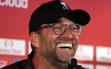 Klopp da ridere: "In che ruolo giocava Mourinho?"