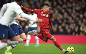 LONDON, ENGLAND - JANUARY 11: Roberto Firmino of Liverpool scores his team's first goal  during the Premier League match between Tottenham Hotspur and Liverpool FC at Tottenham Hotspur Stadium on January 11, 2020 in London, United Kingdom. (Photo by Shaun Botterill/Getty Images)