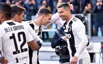 1075641006 TURIN, ITALY - DECEMBER 29: Cristiano Ronaldo of Juventus celebrates with team-mates after scoring the opening goal during the Serie A match between Juventus and UC Sampdoria on December 29, 2018 in Turin, Italy. (Photo by Tullio M. Puglia/Getty Images)