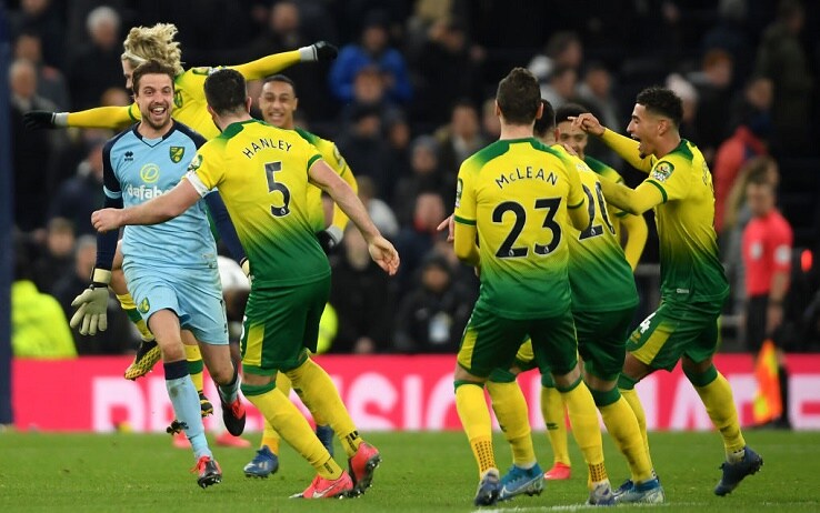 La festa dei giocatori del Norwich per il passaggio ai quarti di FA Cup