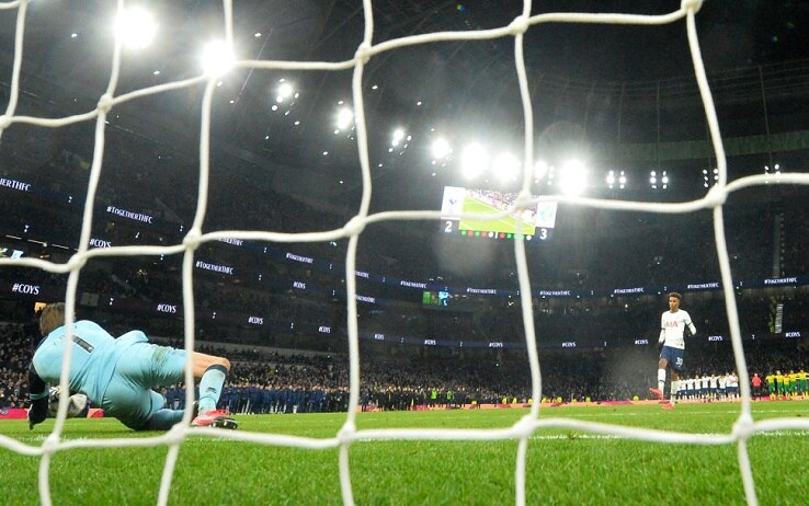 Tottenham-Norwich, Krul respinge il rigore decisivo di Gedson Fernandes