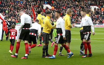 SHEFFIELD, ENGLAND - MARCH 07: Players of Sheffield United and Norwich City give each other a fist bump instead of a hand shake prior to the Premier League match between Sheffield United and Norwich City at Bramall Lane on March 07, 2020 in Sheffield, United Kingdom. (Photo by Nigel Roddis/Getty Images)