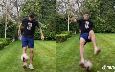 Pulisic, esordio su Tik Tok: cade mentre palleggia