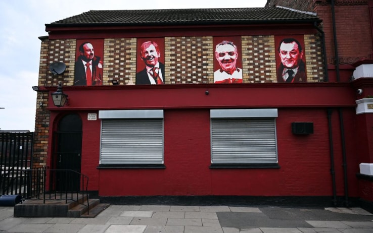 Le foto di Rafael Benitez, Kenny Dalglish, Joe Fagan e Bob Paisley ornano le pareti di un pub nei pressi di Anfield Le foto di Rafael Benitez, Kenny Dalglish, Joe Fagan e Bob Paisley ornano le pareti di un pub nei pressi di Anfield