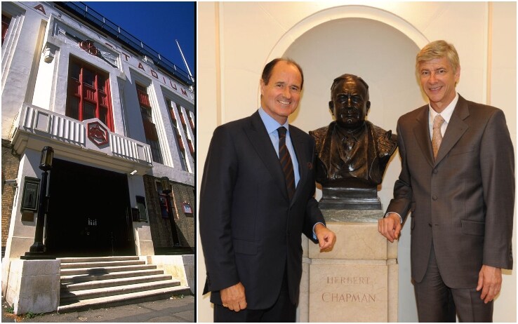 Highbury: a sinistra il portone di ferro battuto nero, a destra gli ex manager dell'Arsenal George Graham e Arsene Wenger davanti al busto di Herbert Chapman