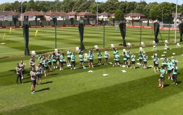 Liverpool, il coro per i 40 anni di Gerrard. VIDEO