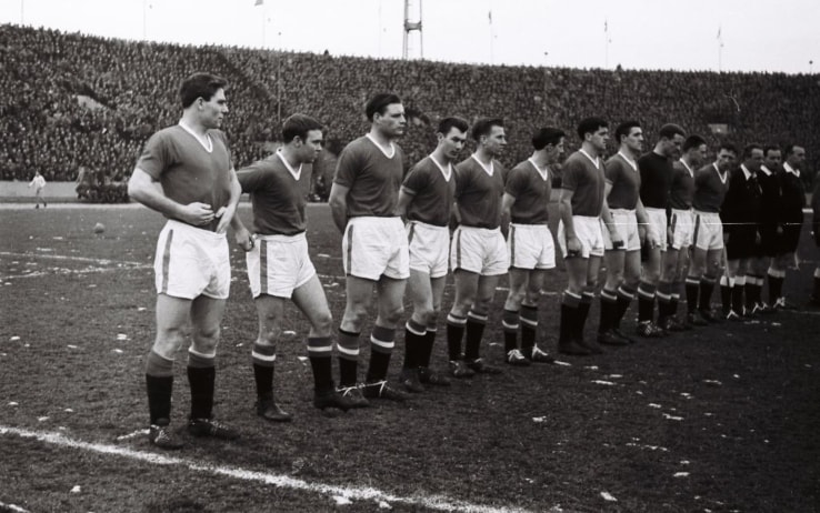 5 febbraio 1958, l’ultima foto dello United (in campo contro la Stella Rossa a Belgrado) prima del disastro aereo di Monaco 5 febbraio 1958, l’ultima foto dello United (in campo contro la Stella Rossa a Belgrado) prima del disastro aereo di Monaco
