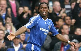 London, UNITED KINGDOM: Chelsea's Ivorian striker Didier Drogba celebrates his equalising goal during the English Premiership match between  Chelsea and Everton, at Stamford Bridge, London, 13 May 2007. AFP PHOTO/CHRIS YOUNG Mobile and website uses of domestic English football pictures subject to subscription of a licence with Football Association Premier League (FAPL) tel: +44 207 298 1656. For newspapers where the football content of the printed and electronic versions are identical, no licence is necessary. (Photo credit should read CHRIS YOUNG/AFP via Getty Images)