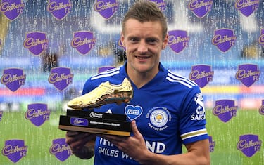 LEICESTER, ENGLAND - JULY 26: Jamie Vardy of Leicester City  poses with the Golden Boot award after the Premier League match between Leicester City and Manchester United at The King Power Stadium on July 26, 2020 in Leicester, England.Football Stadiums around Europe remain empty due to the Coronavirus Pandemic as Government social distancing laws prohibit fans inside venues resulting in all fixtures being played behind closed doors. (Photo by Michael Regan/Getty Images)
