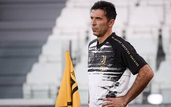 Juventus vs Lione - UEFA Champions League 2019 2020 Foto LaPresse - Marco Alpozzi
07 Agosto 2020 Torino, Italia
Sport
Calcio
Juventus Fc vs Olympique Lyonnais - Uefa Champions League 2019 2020 - Ottavi di finale - Ritorno
Nella foto: riscaldamento - Gianluigi Buffon (Juventus F.C.);
Photo LaPresse - Marco Alpozzi
August 07, 2020 Turin, Italy
sport
soccer
Juventus Fc vs Olympique Lyonnais - Uefa Champions League 2019 2020 - Round of 16 - Leg 2 of 2
In the pic: warm-up Gianluigi Buffon (Juventus F.C.);
