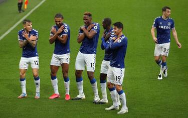 Poker Everton: è in testa. Il Leeds ferma il City