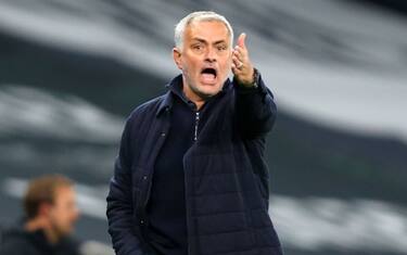 Mou sorpassa Ancelotti, Spurs a -2 dal Liverpool