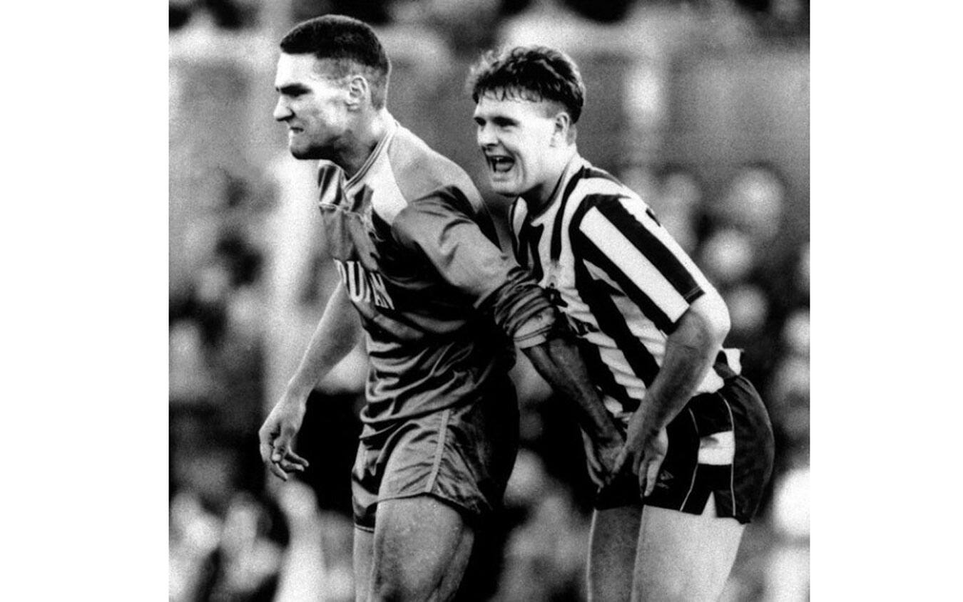 ... che ricorda molto quella riservata da Vinnie Jones a Gascoigne Vinnie Jones e Gascoigne