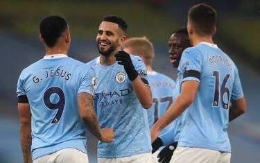 Il City ne fa 5 al Burnley, pari beffa per Klopp