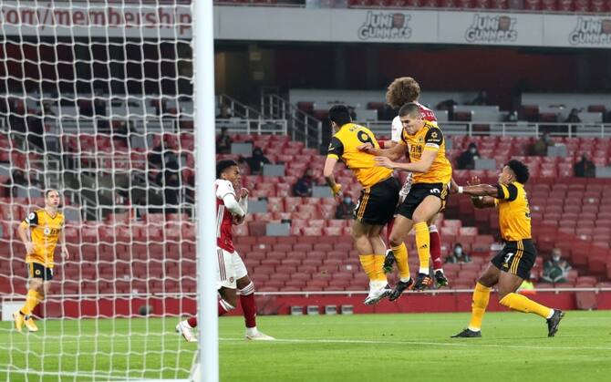 infortunio raul jimenez in arsenal wolverhampton foto sky sport
