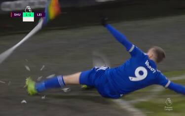 Vardy come Cassano: gol e bandierina rotta