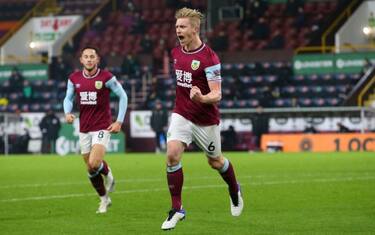 Mee lancia il Burnley, Sheffield sempre più ultimo