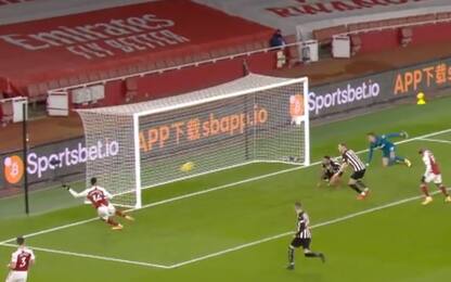Traversa da due metri, che errore di Aubameyang