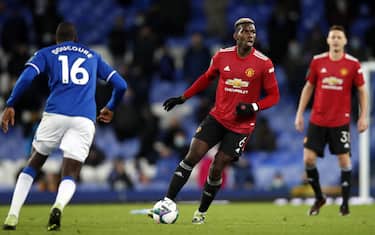 epa08901747 Paul Pogba (C) of Manchester United in action during the Carabao Cup quarter final mach between Everton and Manchester United in Liverpool, Britain, 23 December 2020.  EPA/Clive Brunskill / POOL EDITORIAL USE ONLY. No use with unauthorized audio, video, data, fixture lists, club/league logos or 'live' services. Online in-match use limited to 120 images, no video emulation. No use in betting, games or single club/league/player publications.