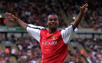 9 Sep 2000:  Ashley Cole of Arsenal celebrates scoring the equalizer during the Carling Premiership game between Bradford City and Arsenal at Valley Parade, Bradford. Mandatory Credit: Laurence Griffiths/ALLSPORT