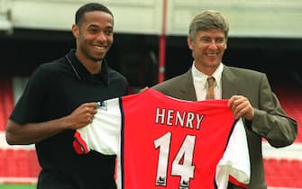***** Collection Juventus *****

File photo dated 03-08-1999 of French international striker Thierry Henry with Arsenal manager Arsene Wenger. PRESS ASSOCIATION Photo. Issue date: Monday September 26, 2016. Anelka was sold to Real Madrid, but the arrival of Thierry Henry from Juventus began a new era at Highbury. See PA story SOCCER Wenger Seasons. Photo credit should read Tony Harris/PA Wire. LaPresse Only italyFesteggiamenti per i vent'anni di Wenger all'Arsenal064359