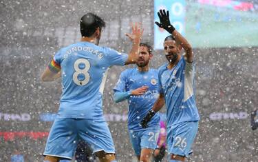 City batte West Ham, poker del Leicester a Ranieri