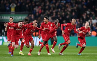 LONDON, ENGLAND - FEBRUARY 27: Liverpool players celebrate after victory in the penalty shoot out during the Carabao Cup Final match between Chelsea and Liverpool at Wembley Stadium on February 27, 2022 in London, England. (Photo by Shaun Botterill/Getty Images)