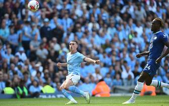 epa10643973 Manchester City's Phil Foden tries to lob the Chelsea goalkeeper during the English Premier League soccer match between Manchester City and Chelsea at the Etihad in Manchester, Britain, 21 May 2023.  EPA/Peter Powell EDITORIAL USE ONLY. No use with unauthorized audio, video, data, fixture lists, club/league logos or 'live' services. Online in-match use limited to 120 images, no video emulation. No use in betting, games or single club/league/player publications