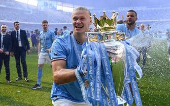 MANCHESTER, ENGLAND - MAY 21: Erling Haaland of Manchester City celebrates with the Premier League trophy following the Premier League match between Manchester City and Chelsea FC at Etihad Stadium on May 21, 2023 in Manchester, England. (Photo by Michael Regan/Getty Images)