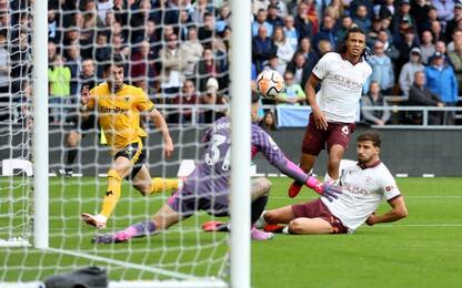 City perde col Wolves: Arsenal e Tottenham a -1