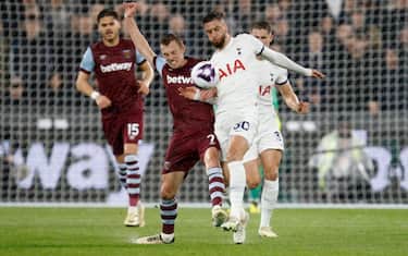 Il Tottenham rallenta, 1-1 nel derby col West Ham