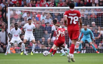 Liverpool-Tottenham, il gol di Elliott è una perla