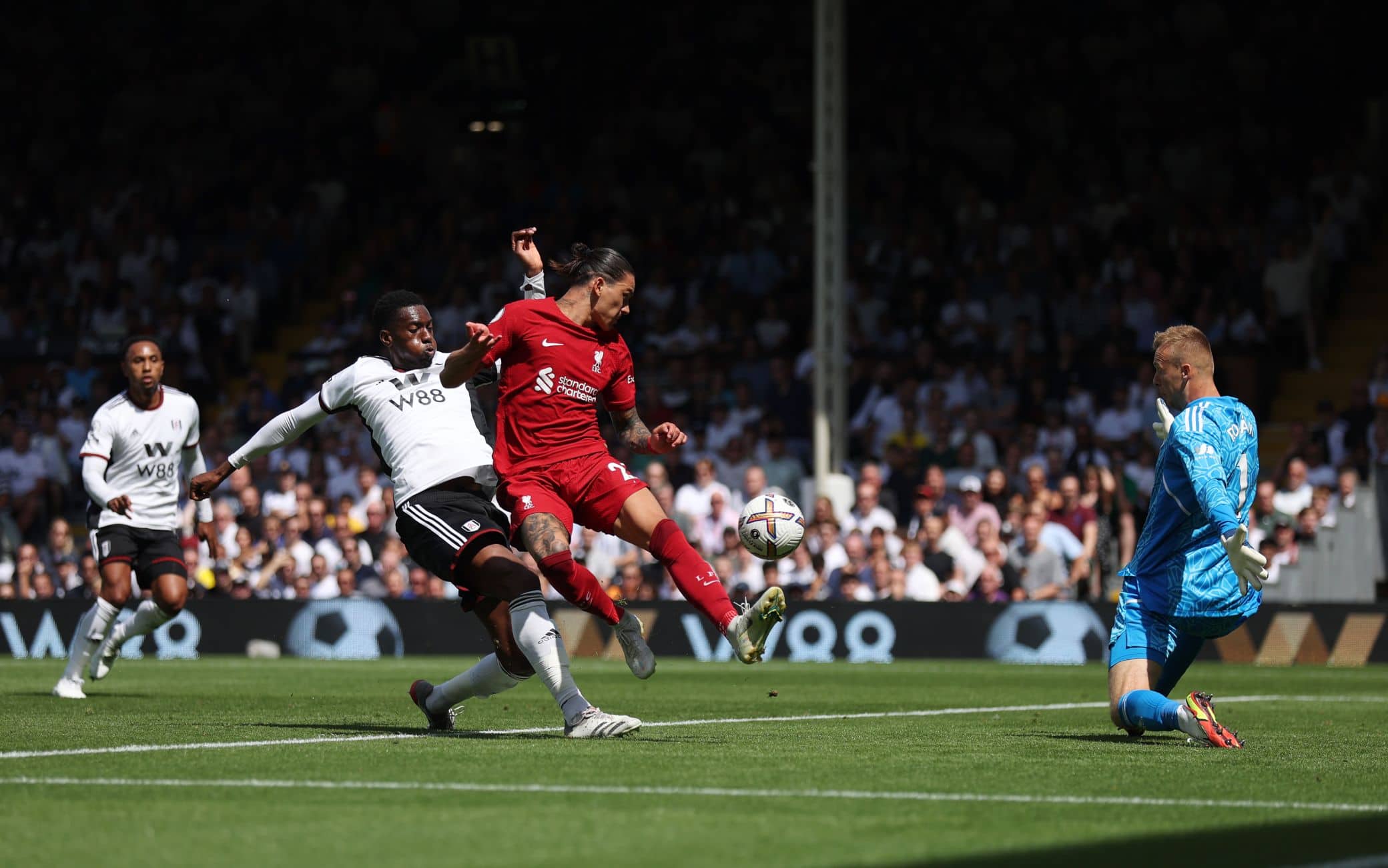 Il gol di tacco di Nuñez contro il Fulham
