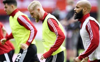 epa08556892 Oliver McBurnie (C) and David McGoldrick (R) of Sheffield during the warm-up for the English Premier League match between Sheffield United and Everton in Sheffield, Britain, 20 July 2020.  EPA/Peter Powell/NMC/Pool EDITORIAL USE ONLY. No use with unauthorized audio, video, data, fixture lists, club/league logos or 'live' services. Online in-match use limited to 120 images, no video emulation. No use in betting, games or single club/league/player publications.
