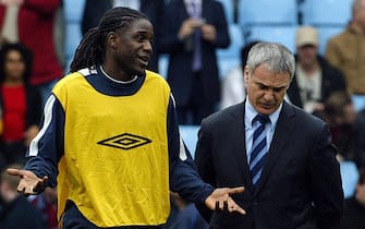 BIRMINGHAM, UNITED KINGDOM:  Chelsea's manager Claudio Ranieri (R) speaks with Mario Melchiot, Chelsea's Dutch international defender as the team warms-up for their Premiership football match against Aston Villa, 12 April 2004 in Birmingham. Ranieri's position as Chelsea manager is still questionable for next season.      AFP PHOTO/Jim WATSON  (Photo credit should read JIM WATSON/AFP via Getty Images)