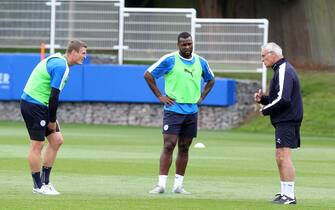 483801090 LEICESTER, ENGLAND - AUGUST 13: Manager Claudio Ranieri gives instructions to Wes Morgan (centre) and Robert Huth during the Leicester City training session at Belvoir Drive Training Ground on August 13, 2015 in Leicester, England. (Photo by Plumb Images/Leicester City FC via Getty Images)