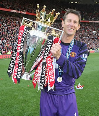 MANCHESTER, ENGLAND - MAY 22:  Edwin van der Sar of Manchester United celebrates with the Barclays Premier League trophy after the Barclays Premier League match between Manchester United and Blackpool at Old Trafford on May 22, 2011 in Manchester, England.  (Photo by Matthew Peters/Manchester United via Getty Images)