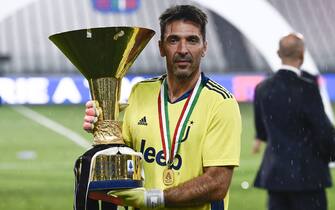ALLIANZ STADIUM, TURIN, ITALY - 2020/08/01: Gianluigi Buffon of Juventus FC celebrates with the trophy during the award ceremony for Serie A 2019-2020 title (scudetto) at end of the Serie A football match between Juventus FC and AS Roma. Juventus FC won 9th Serie A title in a row. (Photo by NicolÃ² Campo/LightRocket via Getty Images)
