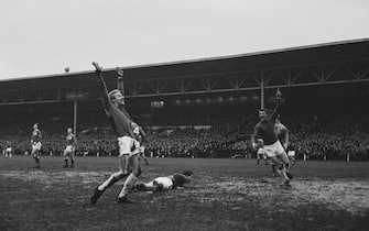 Scottish soccer player Denis Law scores for Manchester United FC against Nottingham Forest FC, UK, 16th January 1965. (Photo by Norman Quicke/Daily Express/Hulton Archive/Getty Images)