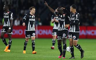 epa10584631 Sada Thioub (2R) of Angers celebrates with teammates after scoring during the French Ligue 1 soccer match between Angers and Paris Saint Germain in Angers, France, 21 April 2023.  EPA/MOHAMMED BADRA