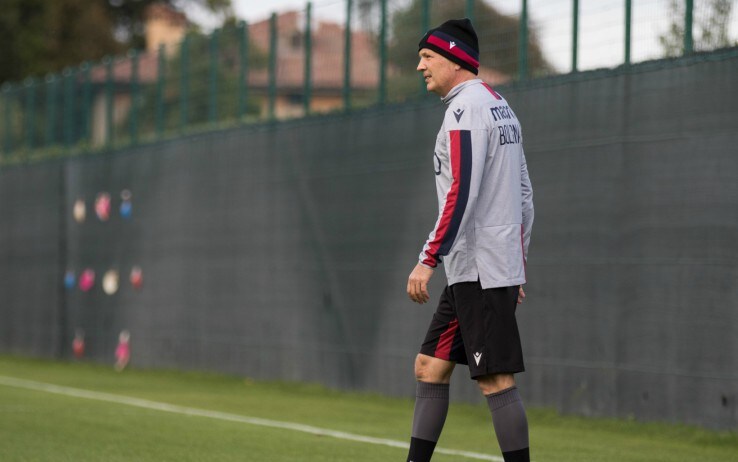 Sinisa Mihajlovic entra nel campo di allenamento di Casteldebole