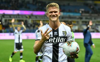 Cornelius trascina il Parma: 3 gol e 5-1 al Genoa