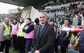 PARMA, ITALY - FEBRUARY 18:  Claudio Ranieri manager of Parma stands on the touchline prior to the Serie A match between Parma and Sampdoria at the Ennio Tardini stadium on February 18, 2007 in Parma, Italy.  (Photo by New Press/Getty Images)