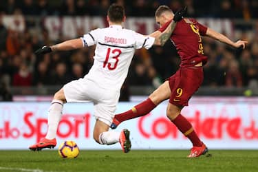 ROME, ITALY - FEBRUARY 3: (L-R) Alessio Romagnoli of AC Milan, Edin Dzeko of AS Roma  during the Italian Serie A   match between AS Roma v AC Milan at the Stadio Olimpico Rome on February 3, 2019 in Rome Italy (Photo by Danilo Di Giovanni/Soccrates/Getty Images)