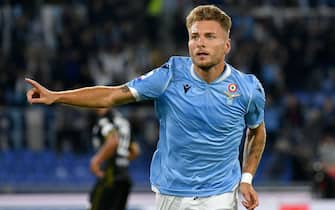 ROME, ITALY - SEPTEMBER 22:  Ciro Immobile of SS Lazio celebrates a opening goal during the Serie A match between SS Lazio and Parma Calcio at Stadio Olimpico on September 22, 2019 in Rome, Italy.  (Photo by Marco Rosi/Getty Images)