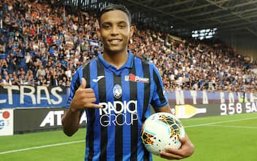 Atalantas Luis Muriel with the bll after scores 3 goals  during the Italian Serie A soccer match Atalanta BC vs UDinese at the Gewiss Stadium in Bergamo, Italy, 27 October 2019.
ANSA/PAOLO MAGNI